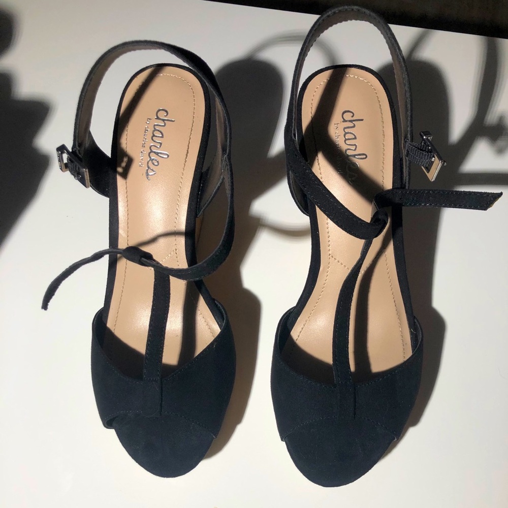 Black wedges